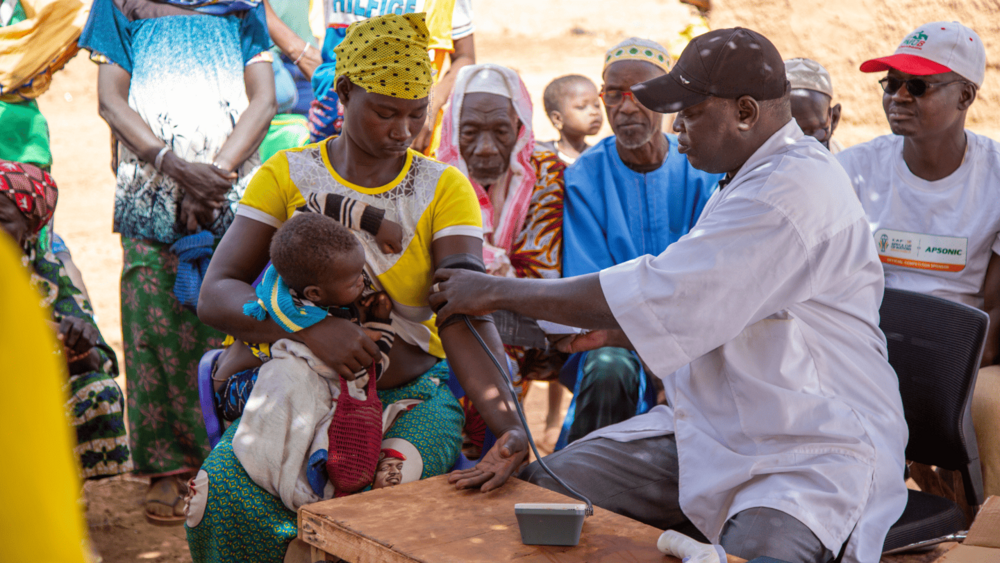 La clinique mobile répond aux problèmes de santé des populations déplacées internes mais aussi des communautés hôtes. 