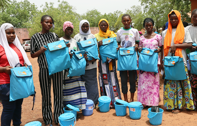 200 jeunes filles et femmes vulnérables de la ville de Bobo-Dioulasso ont bénéficié des kits de dignité 
