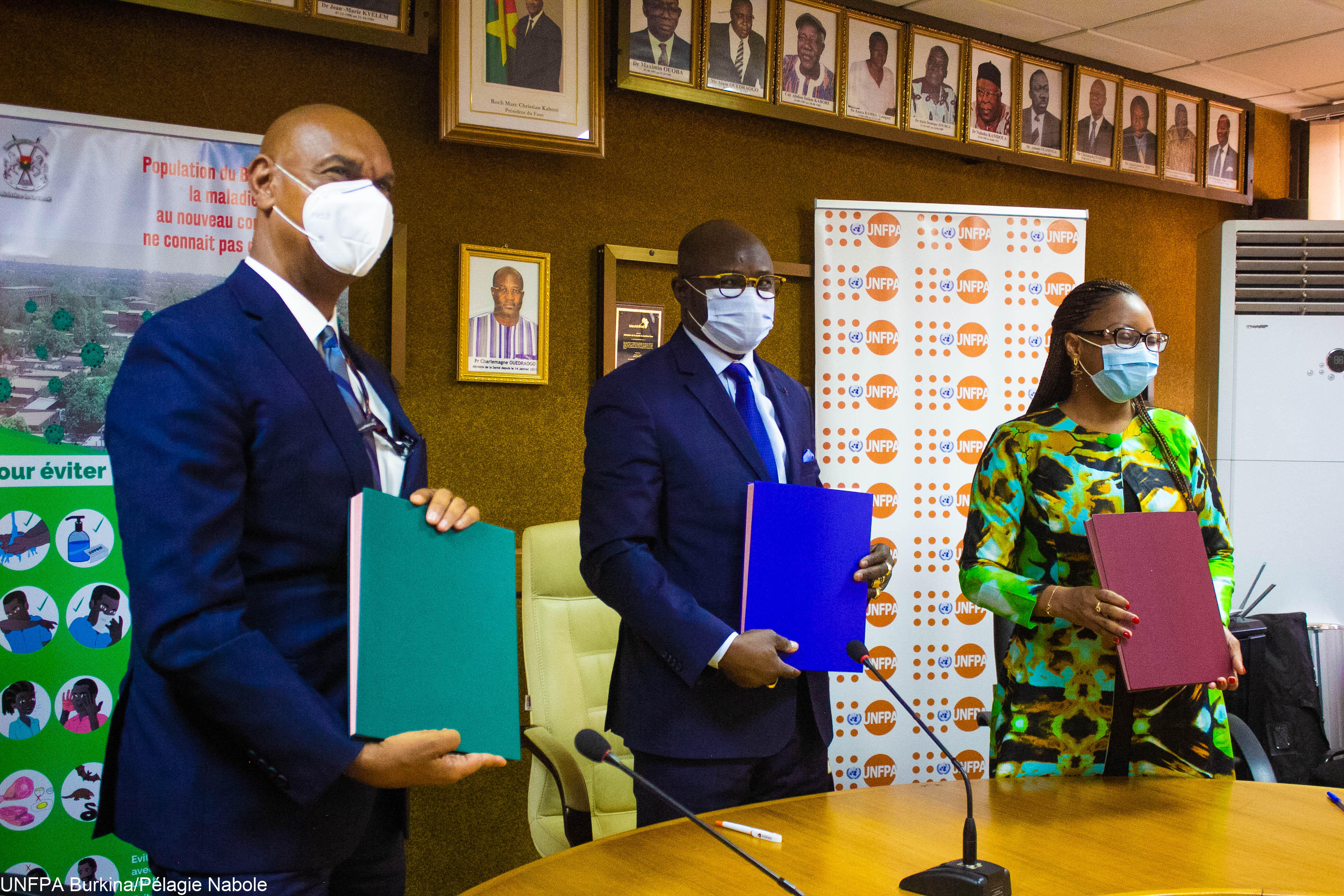 Signature de la convention d'une durée de 03 ans sur « Les modalités de collaboration pour l’amélioration de la disponibilité des produits contraceptifs/SR de qualité »