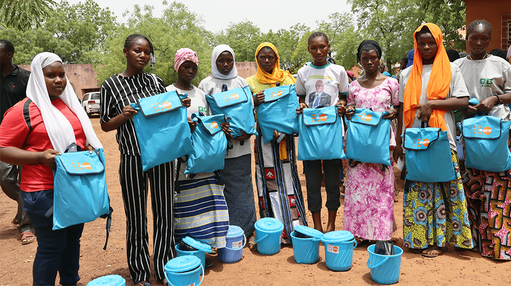 200 jeunes filles et femmes vulnérables de la ville de Bobo-Dioulasso ont bénéficié des kits de dignité 