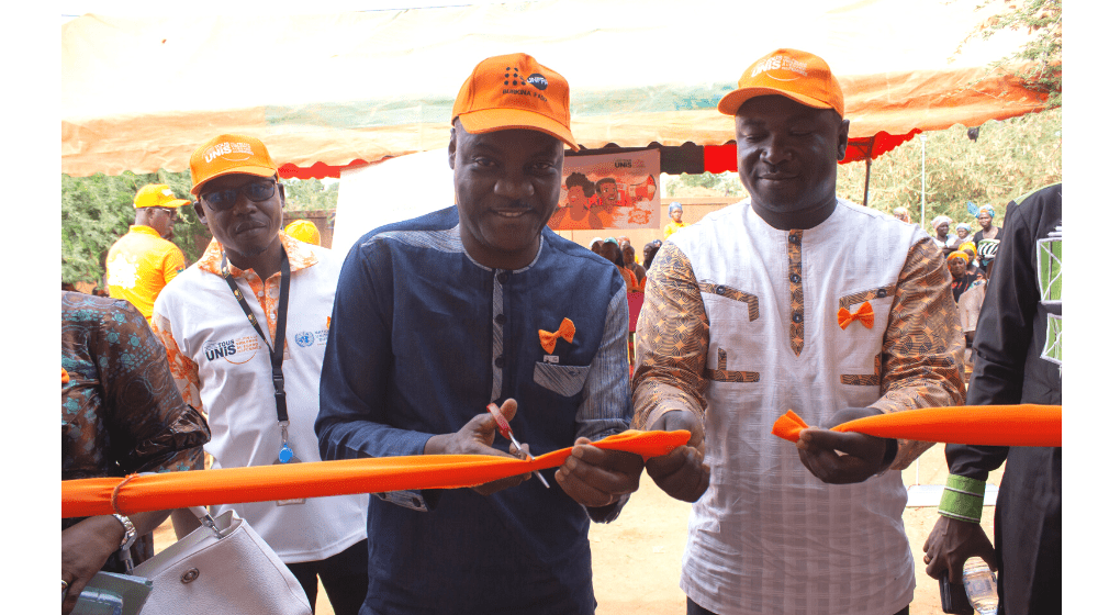 Le Centre a été inauguré par le Représentant Résident de l'UNFPA (à g.) au Burkina Faso