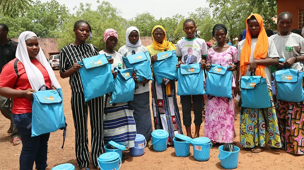 L’UNFPA offre 200 kits de dignité aux femmes et jeunes villes vulnérables de la ville de Bobo-Dioulasso